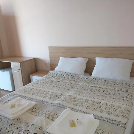 Otel Aura Family