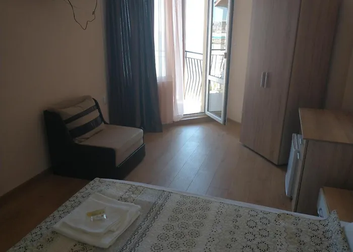 Ξενοδοχείο Aura Family Ράβντα