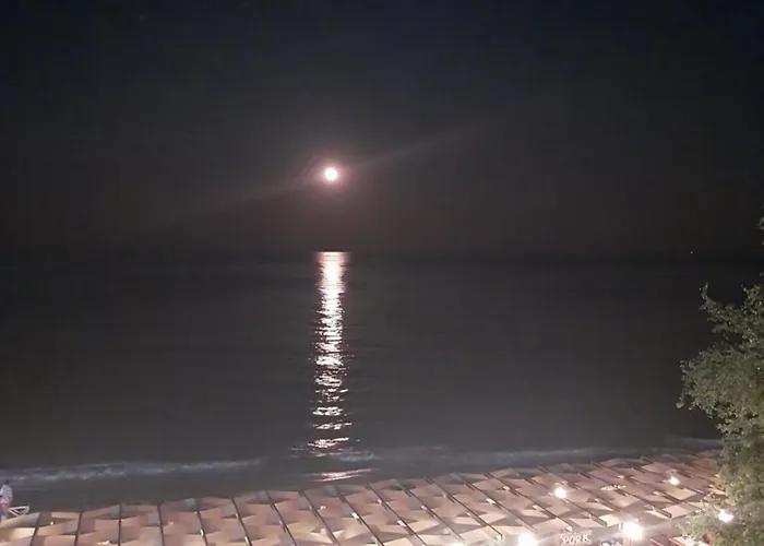 Ξενοδοχείο Aura Family Ράβντα