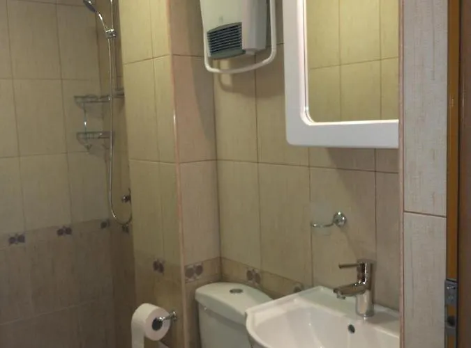 Ξενοδοχείο Aura Family Ράβντα