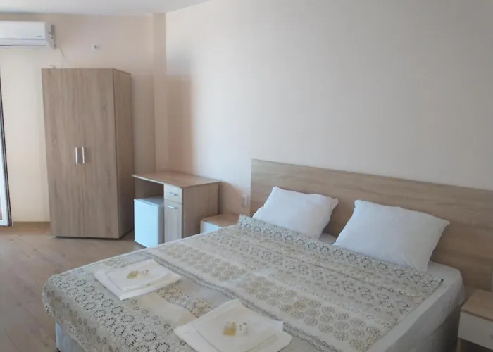 Ξενοδοχείο Aura Family Ράβντα